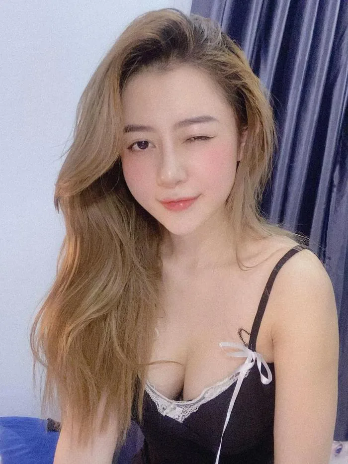 Chuộng phong cách gợi cảm, hot girl Sài Gòn khiến dân mạng thích mê | Báo  Dân trí