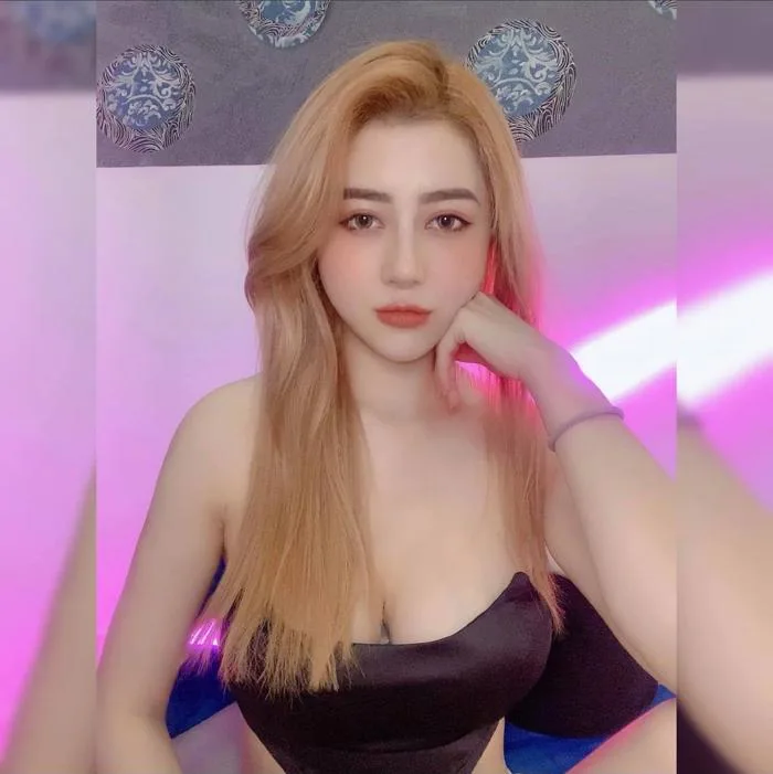 Chuộng phong cách gợi cảm, hot girl Sài Gòn khiến dân mạng thích mê | Báo  Dân trí