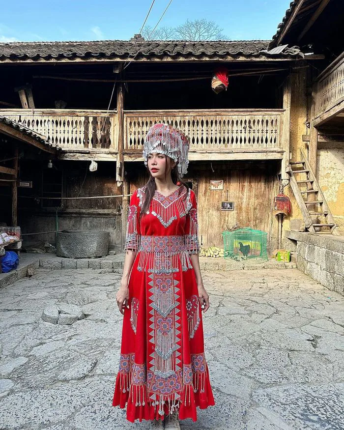 Đi Sapa mặc gì? 15 outfit xinh đẹp ôm trọn bộ ảnh “ngàn like” | Harper's  Bazaar Việt Nam