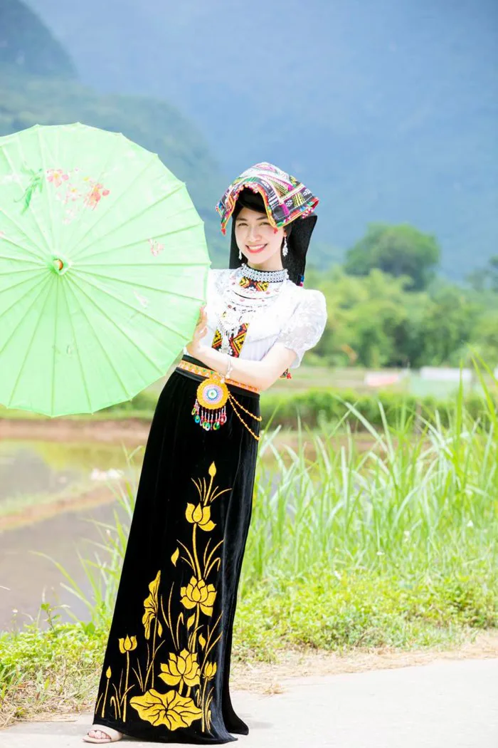 Đi Sapa mặc gì? 15 outfit xinh đẹp ôm trọn bộ ảnh “ngàn like” | Harper's  Bazaar Việt Nam