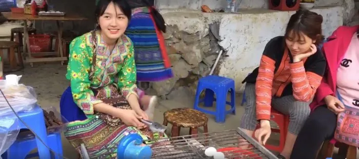 Thiếu nữ Sa Pa xinh đẹp bán cơm lam khiến dân mạng 'phát cuồng'