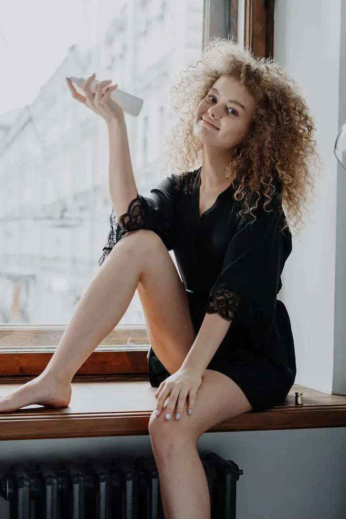 Bật mí những bí quyết sấy tóc chuẩn salon | ELLE
