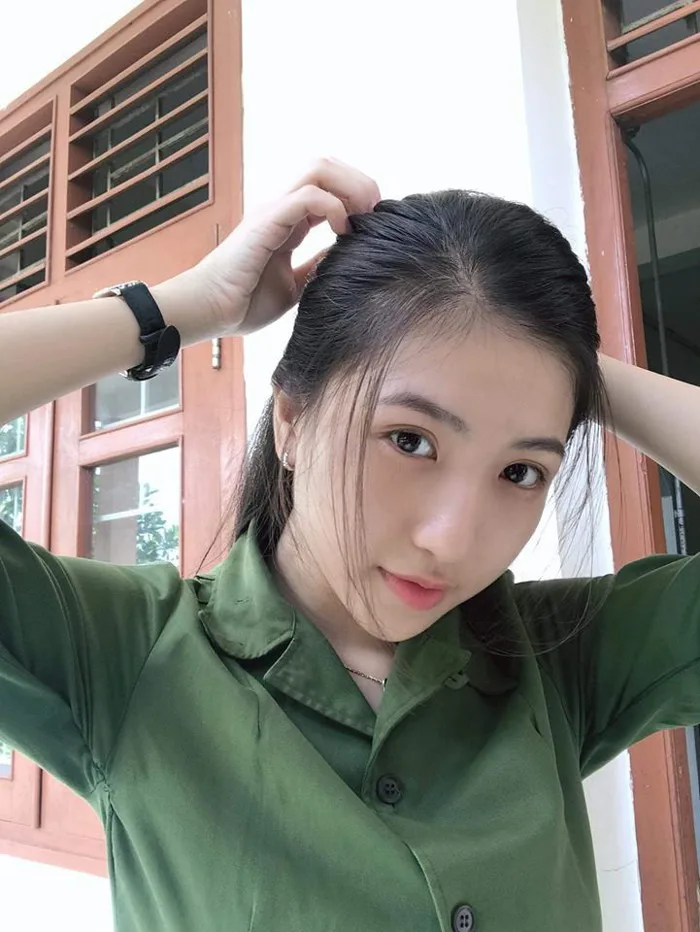 Loạt gái xinh phá tan định kiến sinh viên trường Y chỉ toàn đầu to mắt cận,  hy vọng gì có hot girl