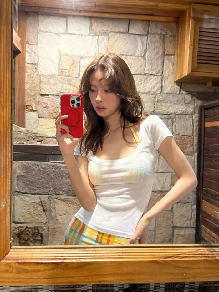99+ Cách tạo dáng chụp ảnh trước gương cực hot cho nàng