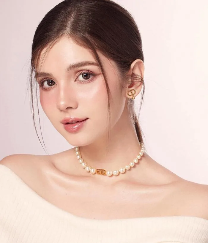 Nhan sắc xinh đẹp, nóng bỏng của hot girl lai Tây nổi tiếng trên mạng | Báo  Dân trí