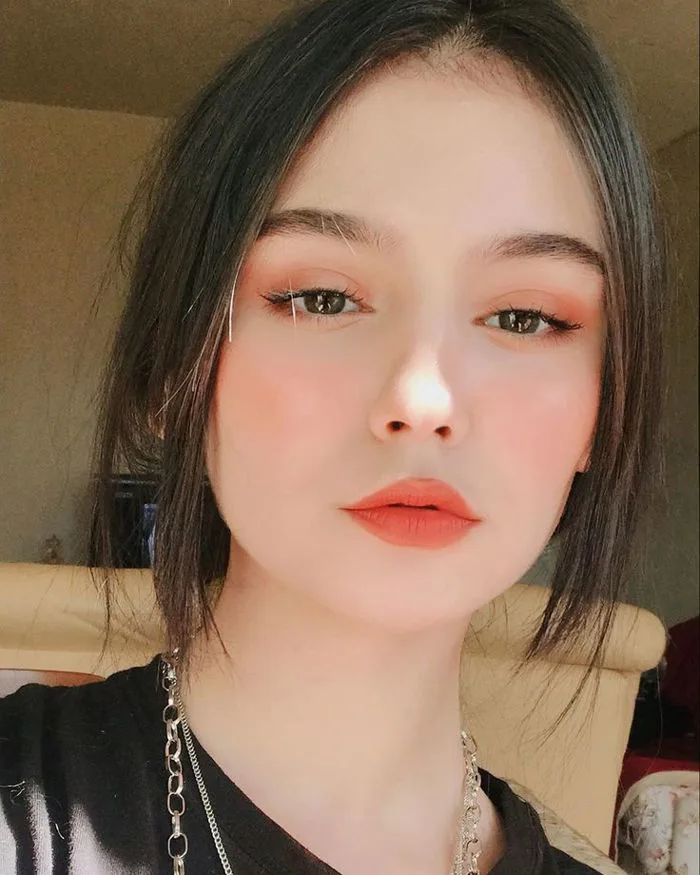 Girl tây