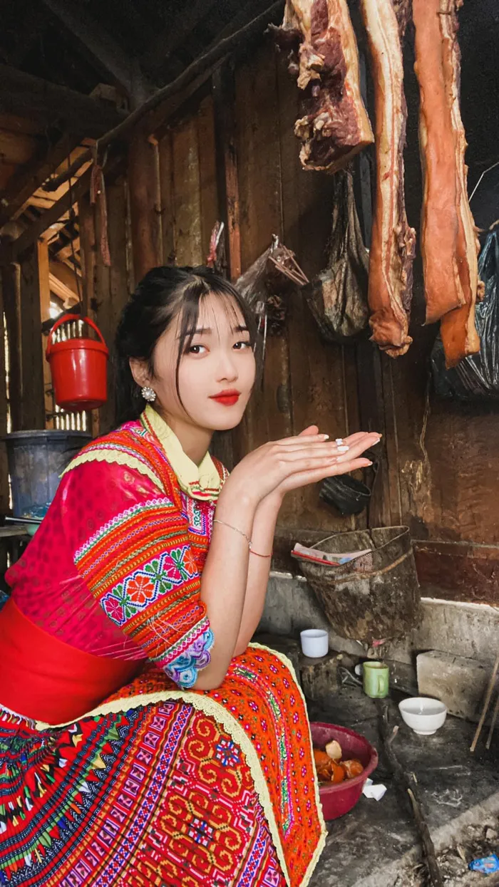Xuất hiện trong đoạn phim về du lịch Tây Bắc, thiếu nữ H'Mông bỗng thành  hiện tượng