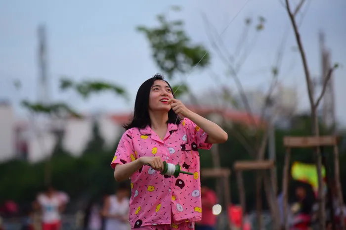 Người dân thả diều giữa lòng Sài Gòn trong kỳ nghỉ lễ 30-4
