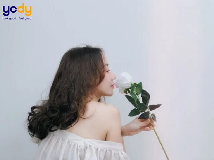 99+ cách tạo dáng chụp ảnh với hoa hồng xinh như công chúa | Yody 99+ cách tạo dáng chụp ảnh với hoa hồng xinh như công chúa | Yody