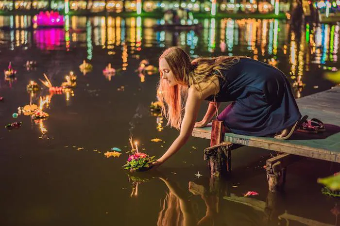 Loy Krathong 2023: Lễ hội thả đèn hoa đăng rực rỡ của Thái Lan | Vietjet Air Loy Krathong 2023: Lễ hội thả đèn hoa đăng rực rỡ của Thái Lan | Vietjet Air