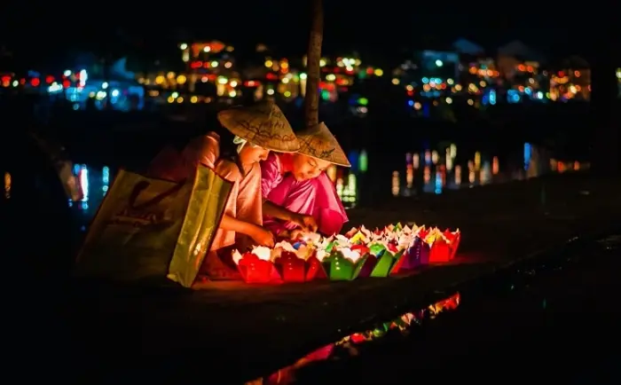 Thả hoa đăng Hội An - Nét đẹp văn hóa phố cổ Thả hoa đăng Hội An - Nét đẹp văn hóa phố cổ