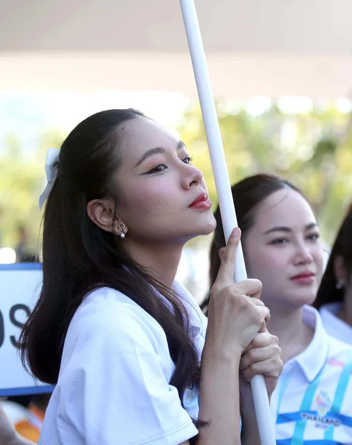 Nhan sắc rực rỡ của các cô gái Thái Lan tại lễ thượng cờ SEA Games 33 -  Tuổi Trẻ Online
