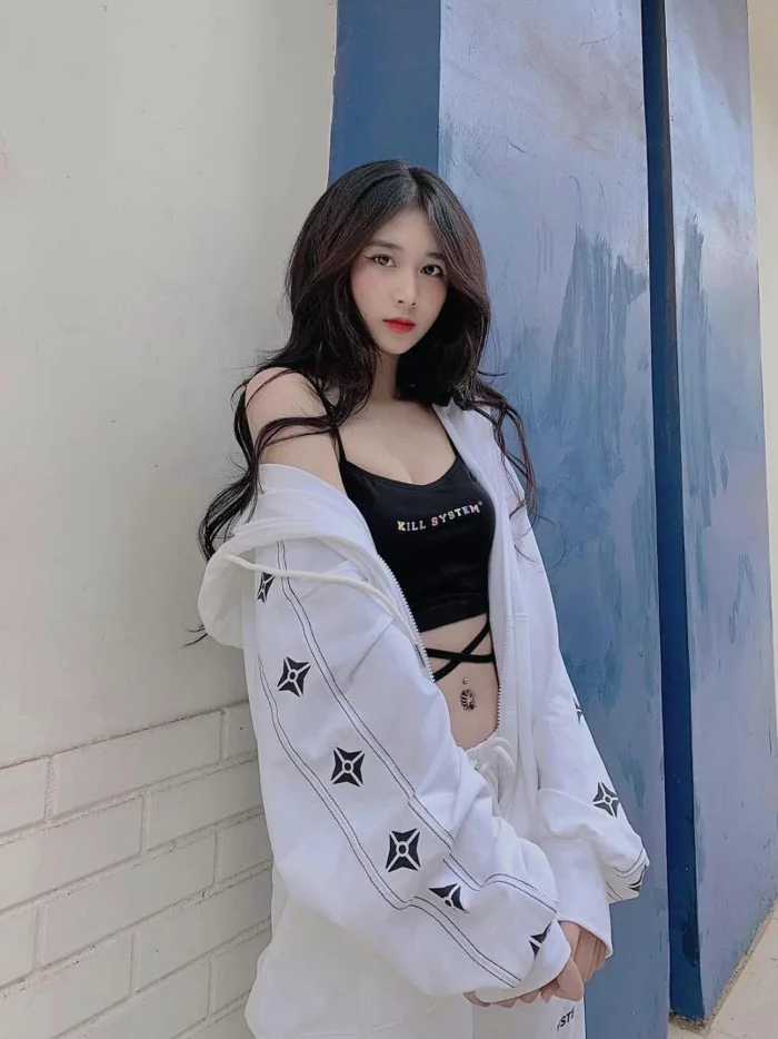 Cô nàng hot girl có vẻ đẹp lai Trung gây xôn xao cộng đồng TikTok gần đây