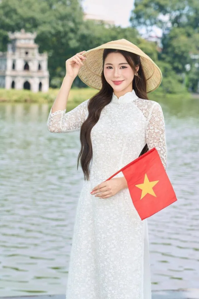 Những kiểu tóc đẹp để phối cùng áo dài khi chụp ảnh 2/9, tôn lên ngũ quan  hài hòa lại giúp chị em hack tuổi