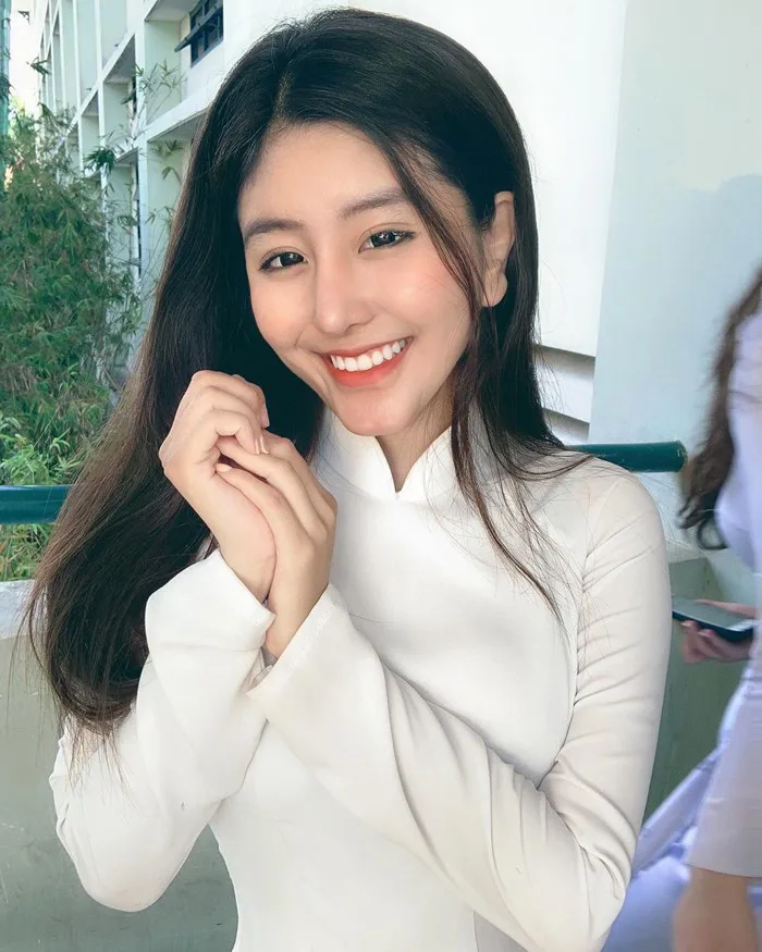 Con gái tóc dài thì đẹp nhưng mấy ai biết nỗi khổ đằng sau: Tóc rụng từng  mớ, suốt ngày lo bị... hói
