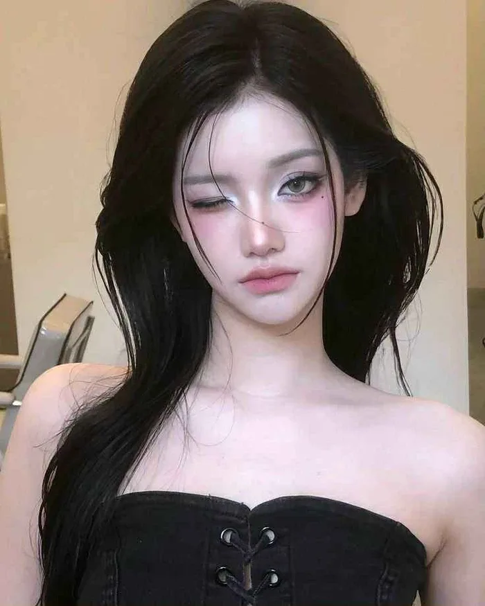 Vỡ mộng trước lớp trang điểm phong cách Douyin ngoài đời thực - Saostar.vn