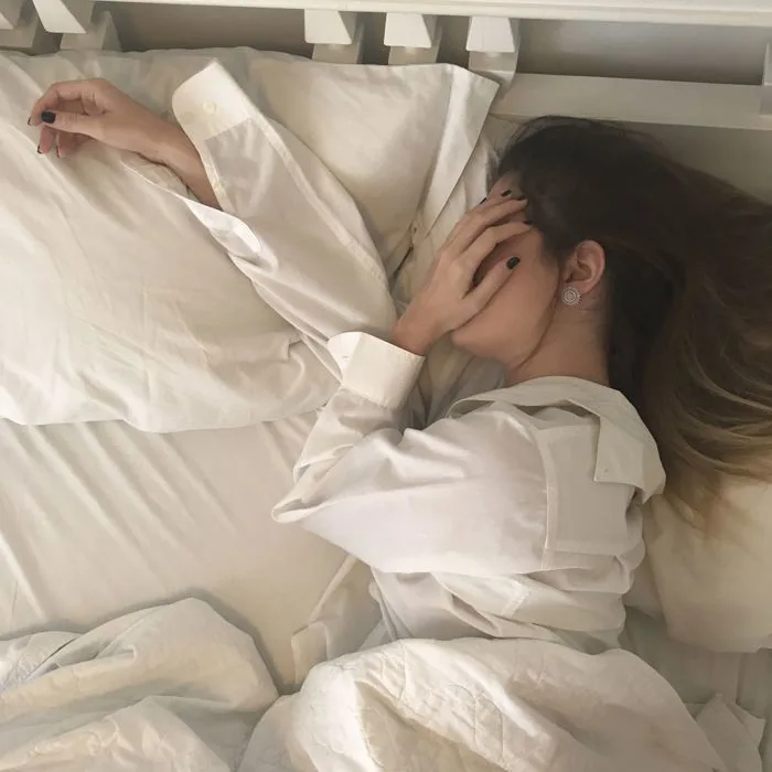 9 Chụp trên giường ý tưởng | con gái, chụp ảnh, tư thế chụp ảnh