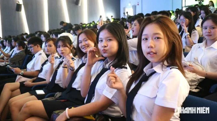 Dàn 'trai xinh gái đẹp' rạng ngời trong ngày khai giảng