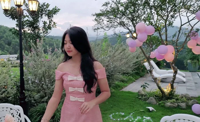 Mạnh Trường khoe ảnh con gái đầu xinh đẹp ở tuổi 15, netizen nhận xét:  Không đi thi Hoa hậu hơi phí