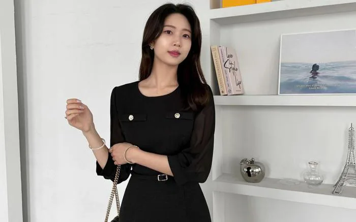 Váy đen tối giản, kiểu váy đáng sắm nhất cho nàng công sở