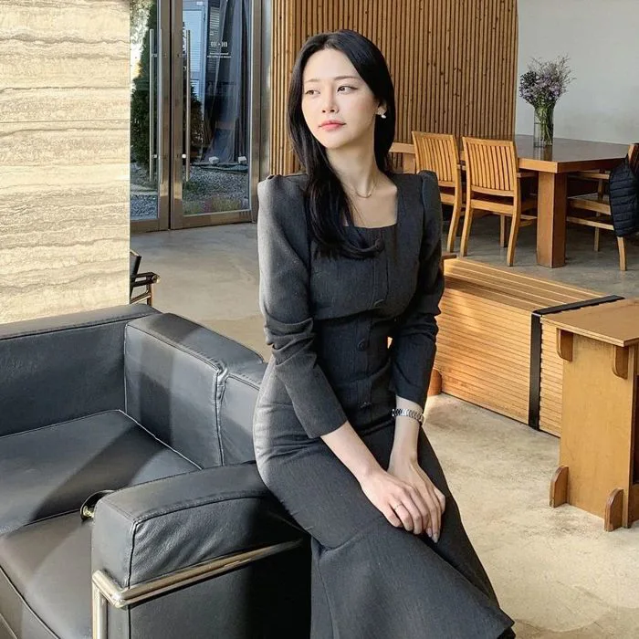 Váy đen tối giản, kiểu váy đáng sắm nhất cho nàng công sở