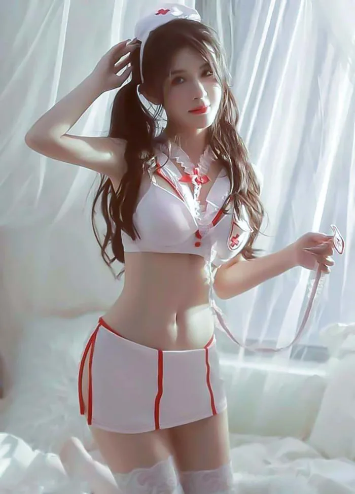 30+ ảnh gái xinh mặc váy ngắn xếp ly mông to nhìn là ghiền