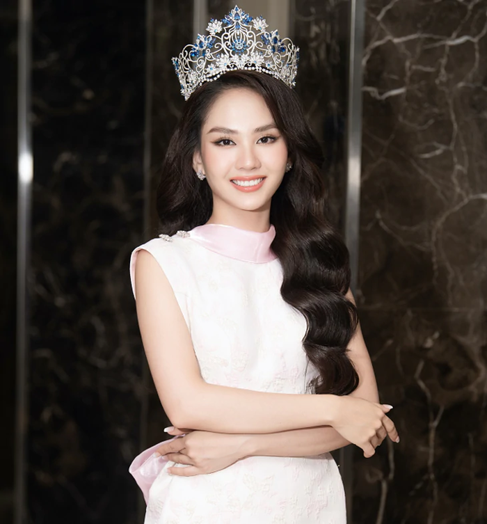 Lý do Hoa hậu Mai Phương bán vương miện chỉ sau 1 tháng đăng quang