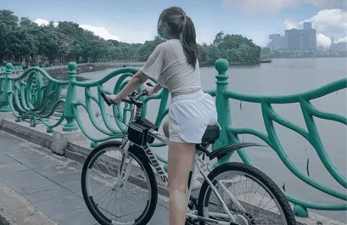 Hồ Tây mùa hè như nóng hơn vì loạt các cô gái xinh đẹp mặc legging đạp xe