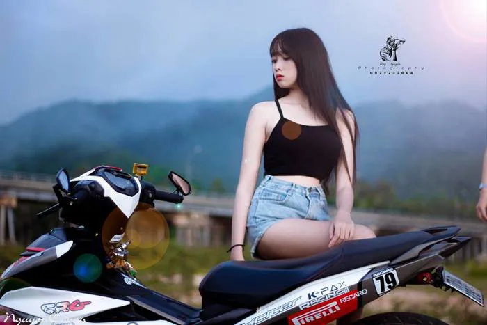 Bộ ảnh Exciter 150 độ đọ dáng cùng gái Bình Định xinh ngất ngây | 2banh.vn