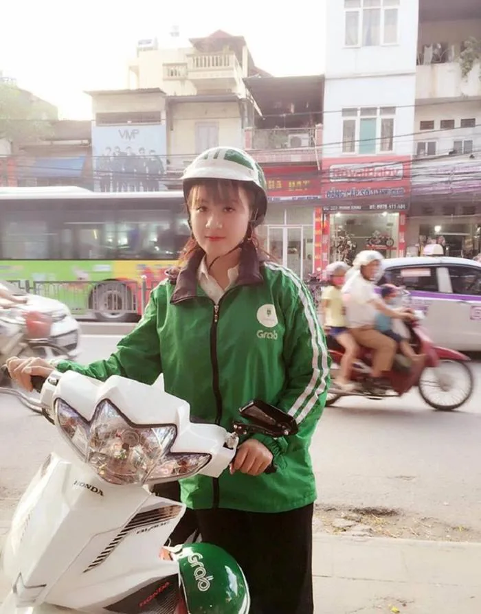Nữ xe ôm xinh đẹp khiến cộng đồng mạng rần rần tìm kiếm | Báo Dân trí