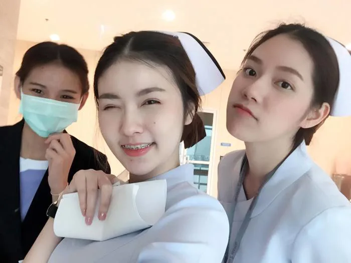 Bức ảnh siêu hot: 3 cô y tá đã xinh lại còn làm cùng viện với nhau!