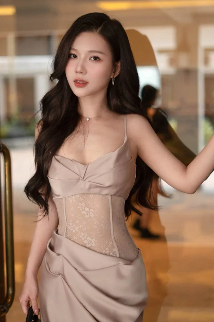 Cô y tá cả nước biết mặt diện bikini khoe dáng nét căng, sau sinh ăn diện  nóng bỏng còn hơn thời con gái