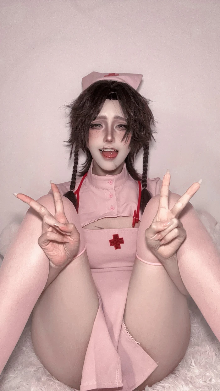 219+ ảnh sex y tá cosplay show vú to tròn căng chuẩn nuột