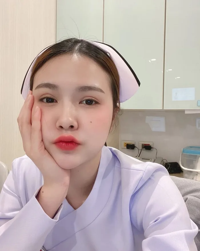 Nữ y tá Thái Lan mất việc vì quá xinh đẹp giờ đang làm gì?