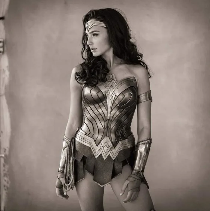 Bức ảnh tuyệt đẹp của Gal Gadot trong vai Wonder Woman do Clay Enos chụp :  r/WonderWoman
