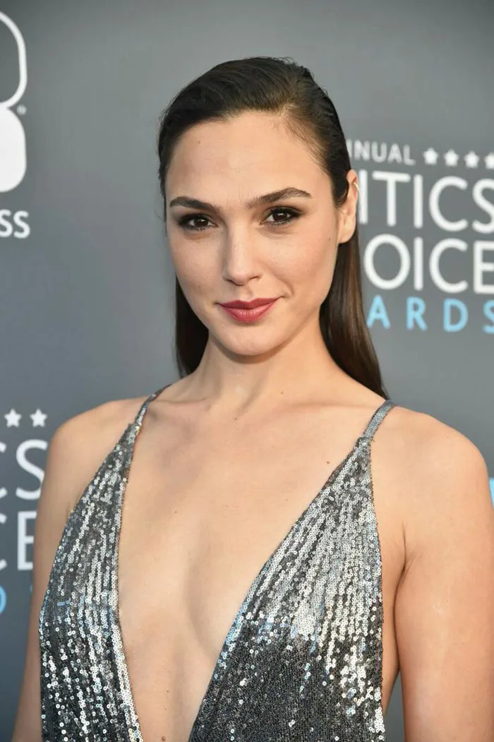 9 Gal gadot beautiful pictures You Can't Afford To Miss | Sofia gadot,  Galgadot wallpapers,