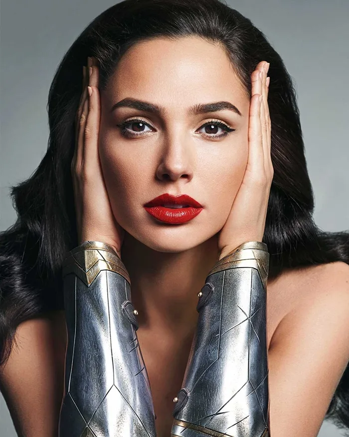 Gal Gadot: “Mẹ kế” đẹp nhất Hollywood là ai?