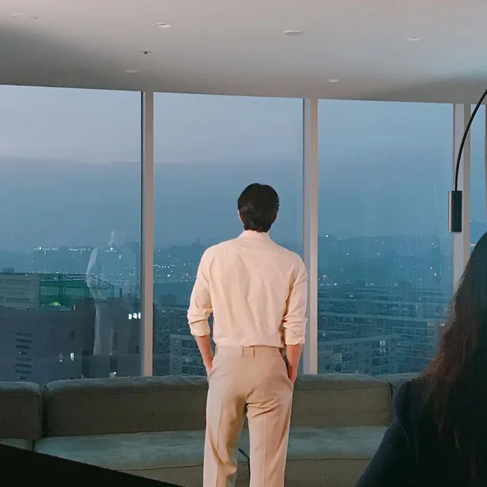 Hình ảnh Gong Yoo với góc nghiêng thần thánh khiến chị em say đắm