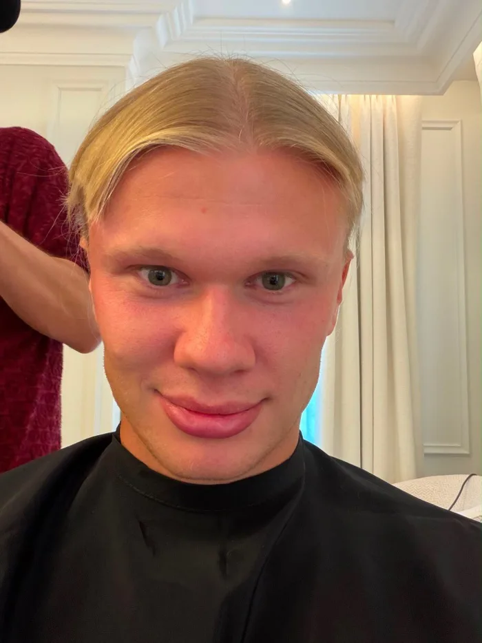Erling Haaland cắt phăng mái tóc dài thương hiệu