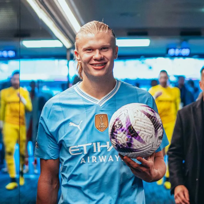 Erling Haaland phản pháo mạnh mẽ cựu danh thủ CLB M.U sau 'cú poker' cho  Man City
