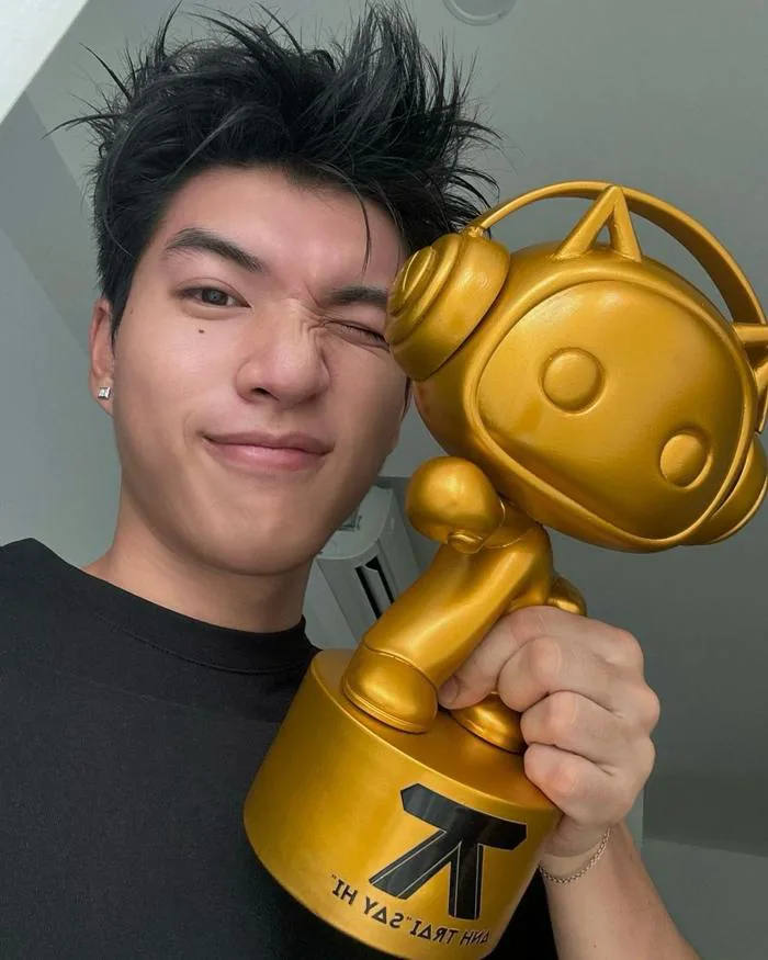 Rapper HIEUTHUHAI: Ngủ gật cũng gây sốt, vẫn được bố xem là 