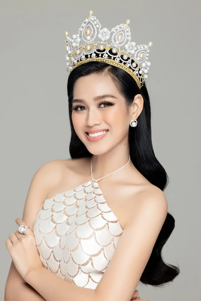 Hoa hậu Đỗ Thị Hà: 19 tuổi đăng quang, không phải là áp lực