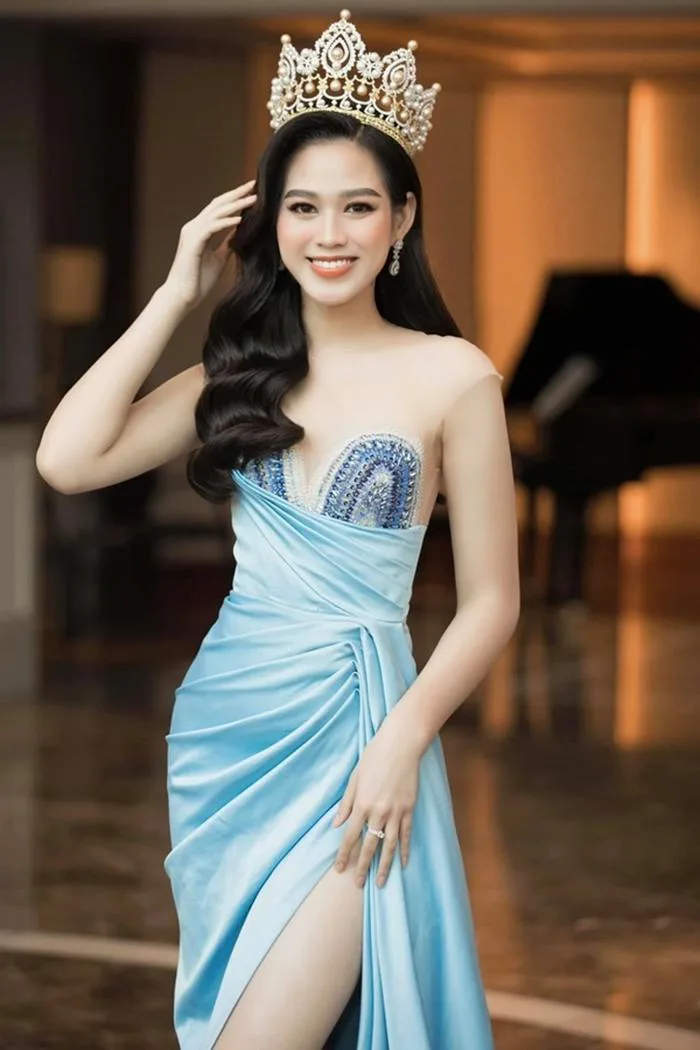Hoa hậu Đỗ Thị Hà với những khuôn hình ngày càng nóng bỏng