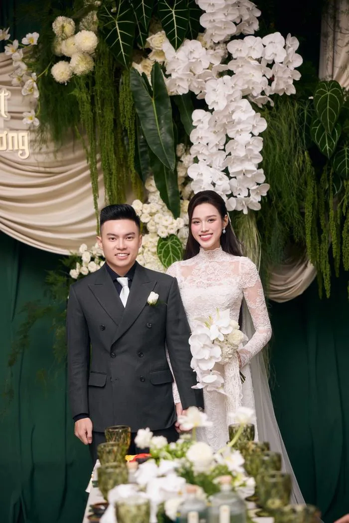 Hoa hậu Đỗ Thị Hà lên xe hoa cùng chồng thiếu gia