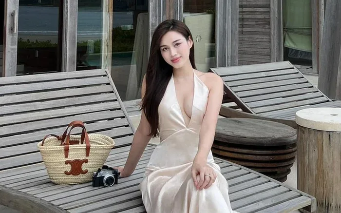 Hoa hậu Đỗ Thị Hà 'hở bạo' với mốt không nội y - Saostar.vn
