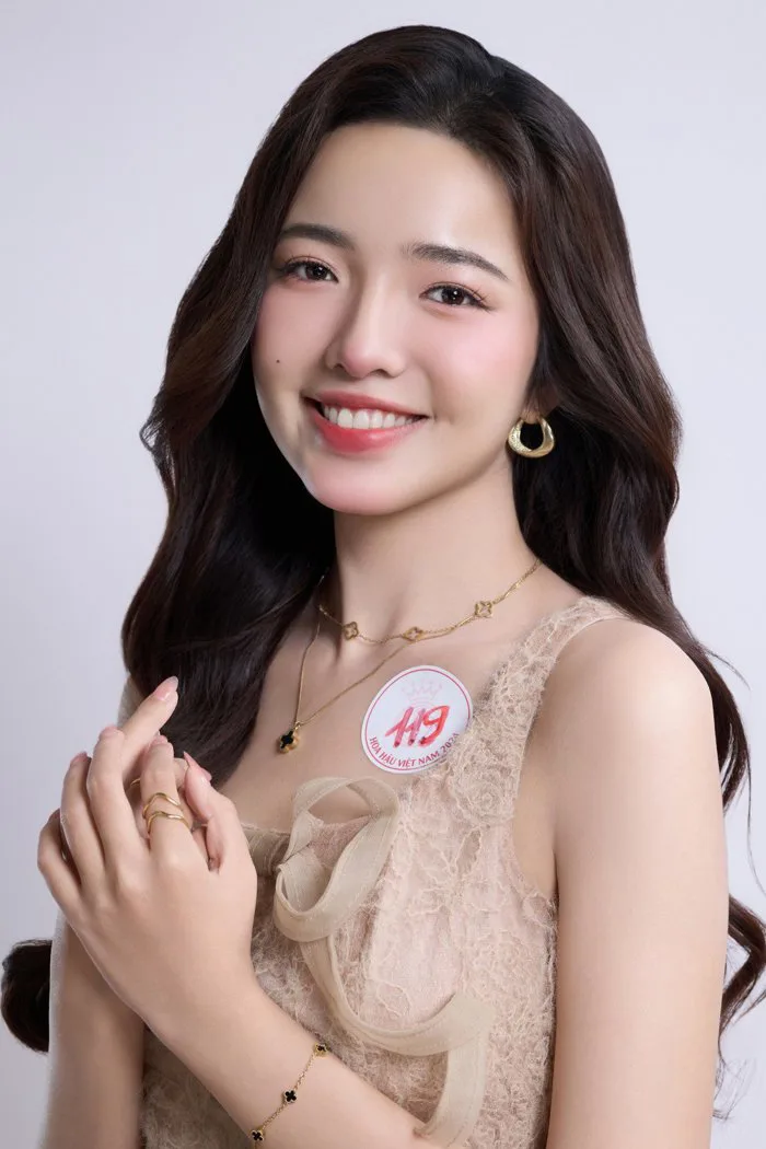 Ngắm nét đẹp thanh xuân của Top 41 Hoa hậu Việt Nam 2024 trong bộ ảnh  profile