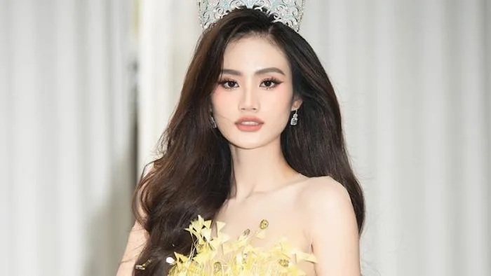 Hoa hậu Ý Nhi xếp bản thân nổi tiếng như vua Quang Trung