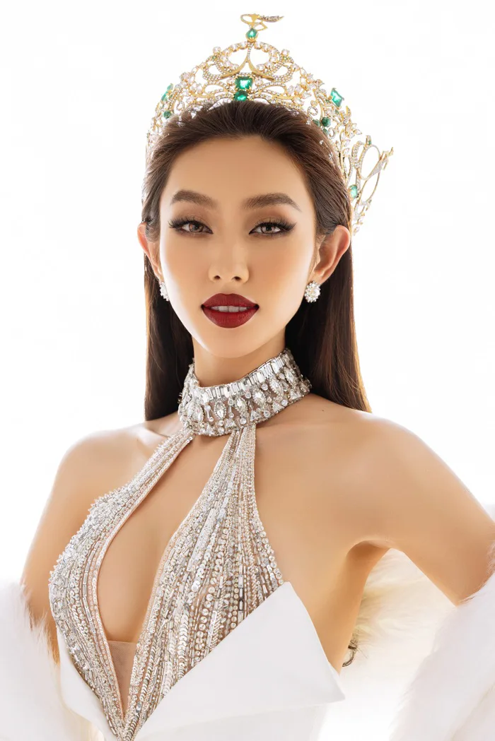 Thùy Tiên khoe sắc vóc nóng bỏng kỷ niệm nửa năm đăng quang
