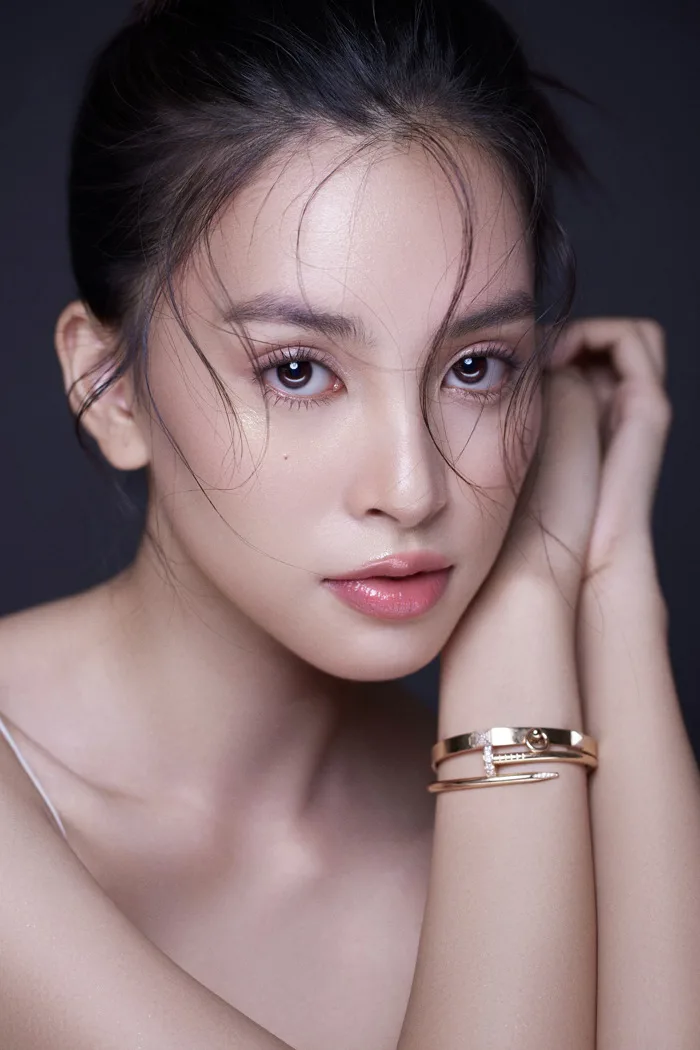 Hoa hậu Tiểu Vy tung loạt ảnh mới, cư dân mạng xuýt xoa - Báo Người Lao Động