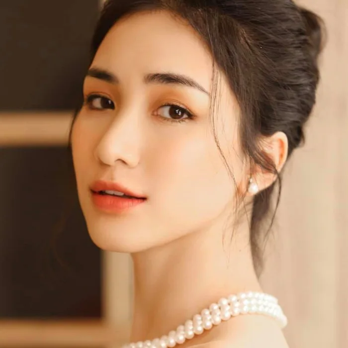 Nhan sắc ngày càng thăng hạng của Hòa Minzy